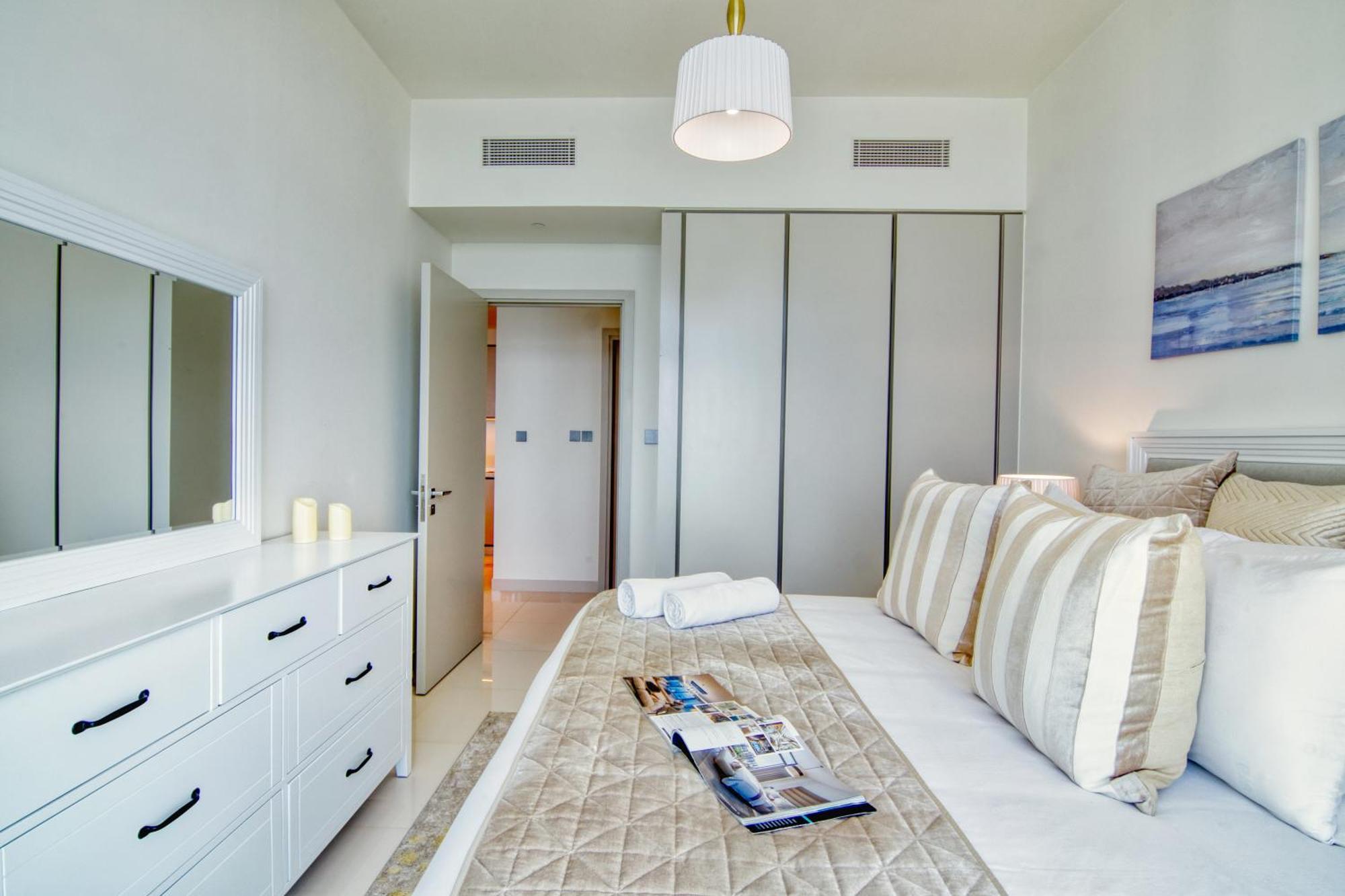 Sunrise Bay Tower 1 - Beachfront Unit With Access Apartamento Dubái