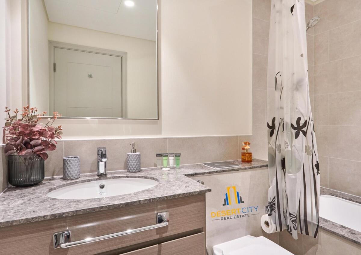 Cozy & Modern 1 Bedroom In Downtown Dubai, Hosted By Desert Dubái