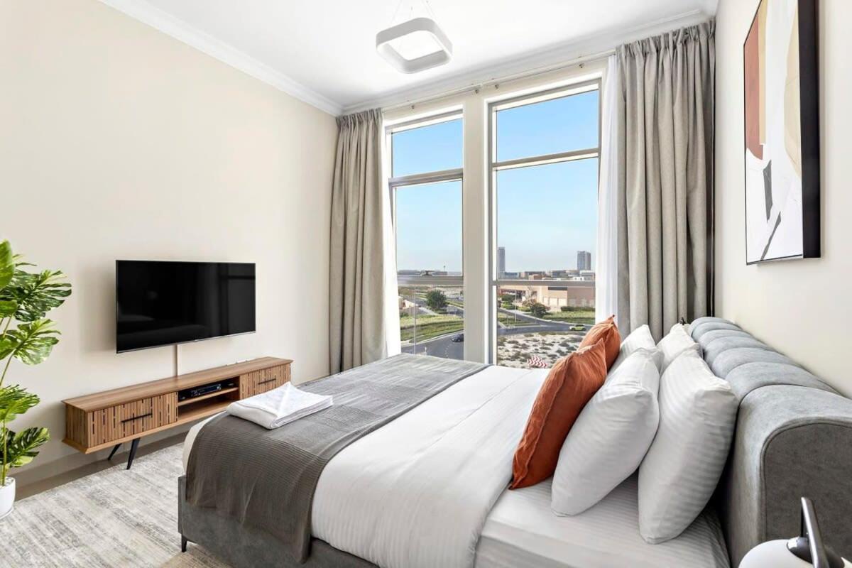 Lägenhet Silkhaus Furnished In Art Gardens With Pool Access Dubai