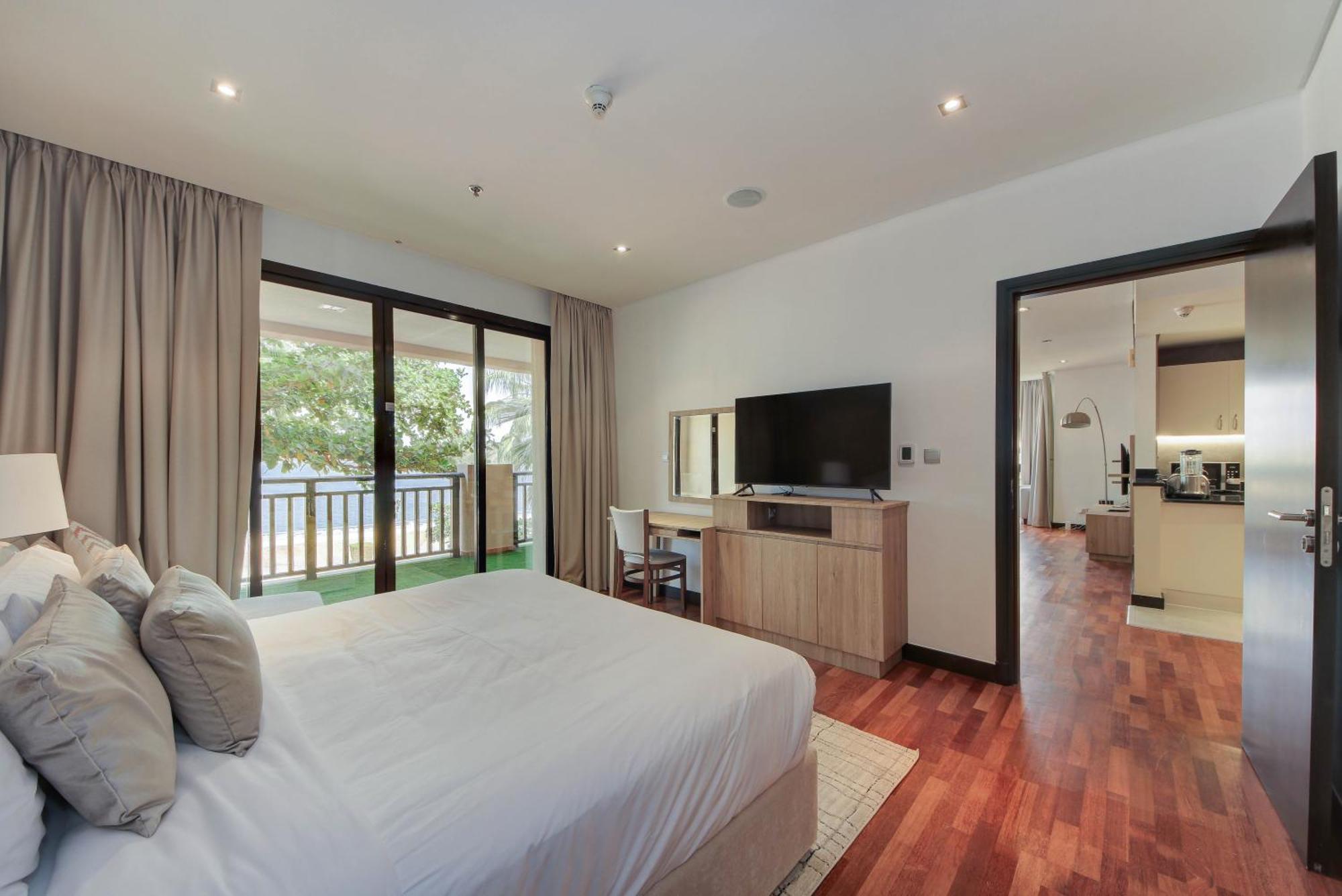 Luxe Getaways Royal Amwaj Palm Jumeirah Dubai