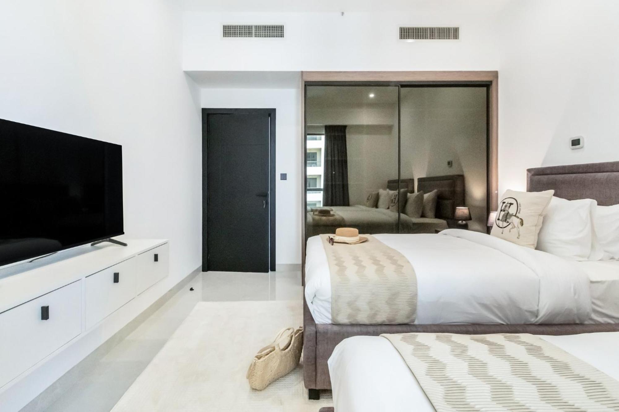 Luxurious Brand New 2br In Rimal 1 I Steps To The Jbr I Gyl Homes Apartment