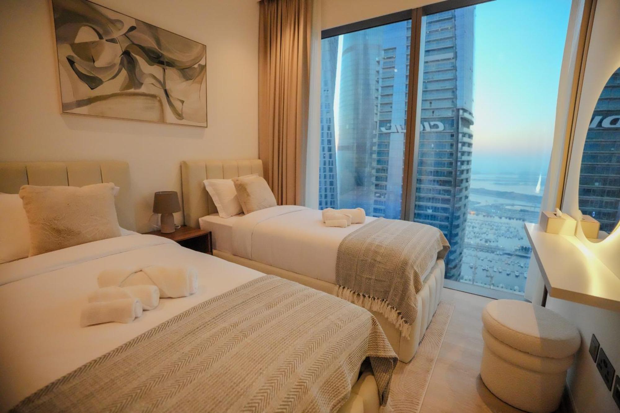 Marina Gate Luxury Full Marina & Sunset Sea Views Apartemen