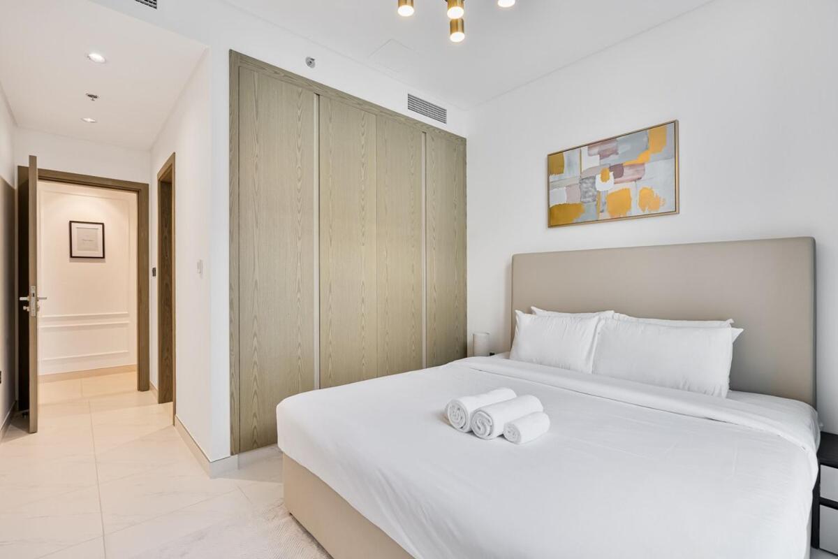 Bookable-3 Bed Crystal Lagoon Apartment Dubai
