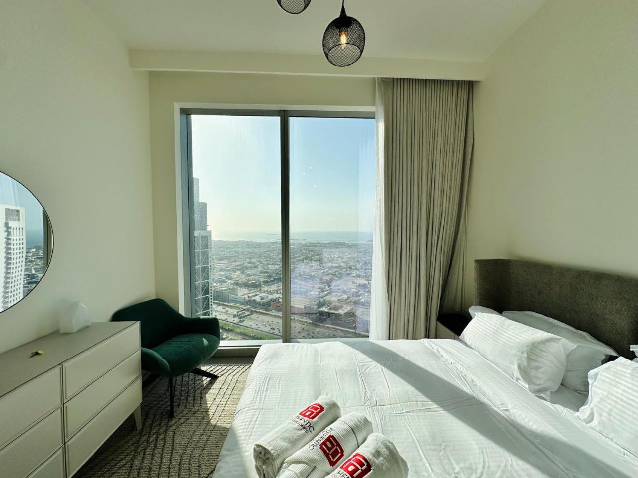 Your Away From * Dubaï