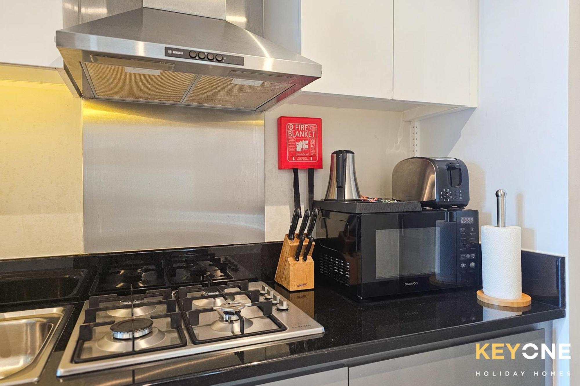 Sleek In Prive With Stunning Canal View Apartment Dubai