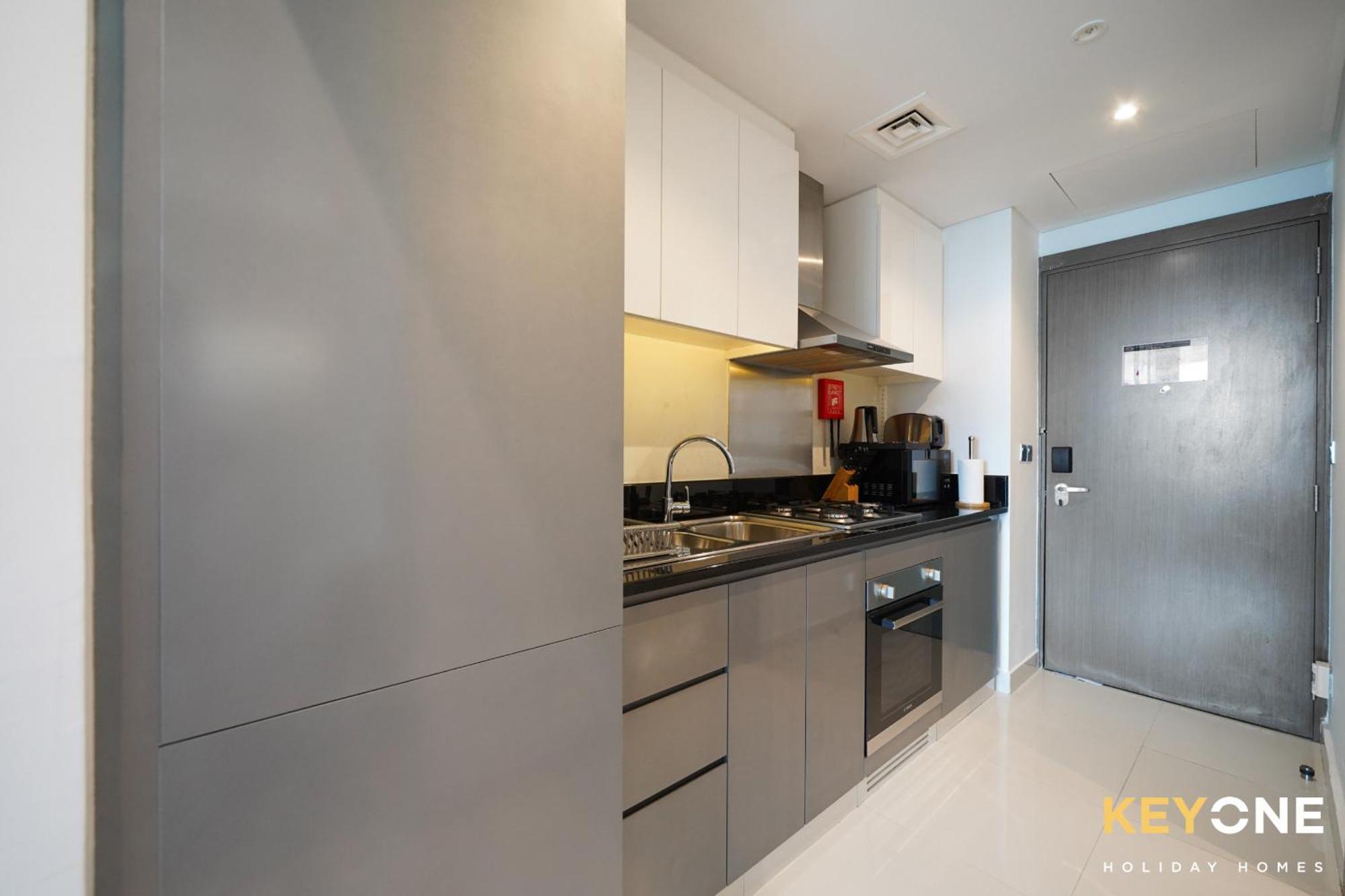 Sleek In Prive With Stunning Canal View * Dubai