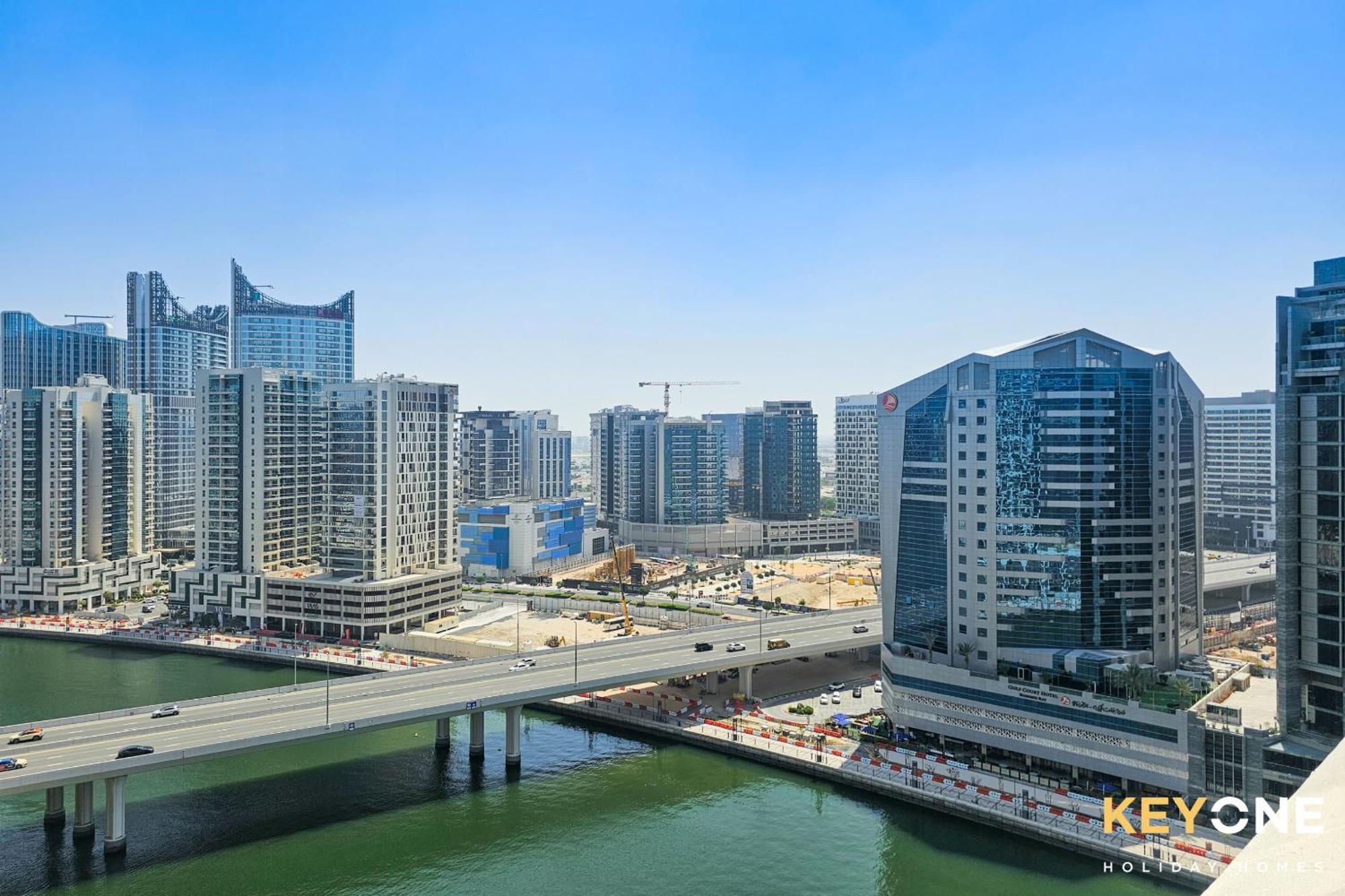 Sleek In Prive With Stunning Canal View