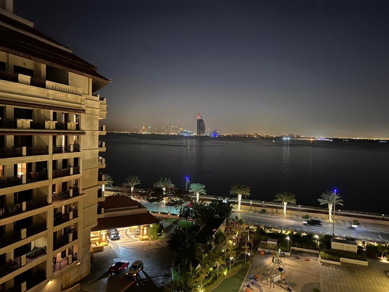 Cozy With Access In Palm Jumeirah Appartement Dubaï