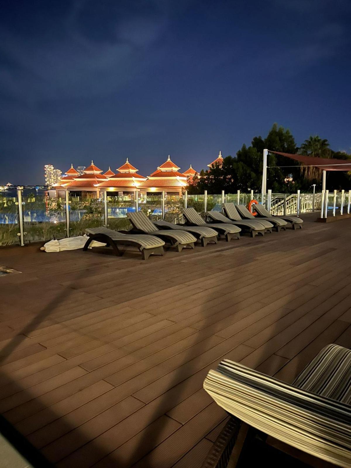 Cozy With Access In Palm Jumeirah Dubaï