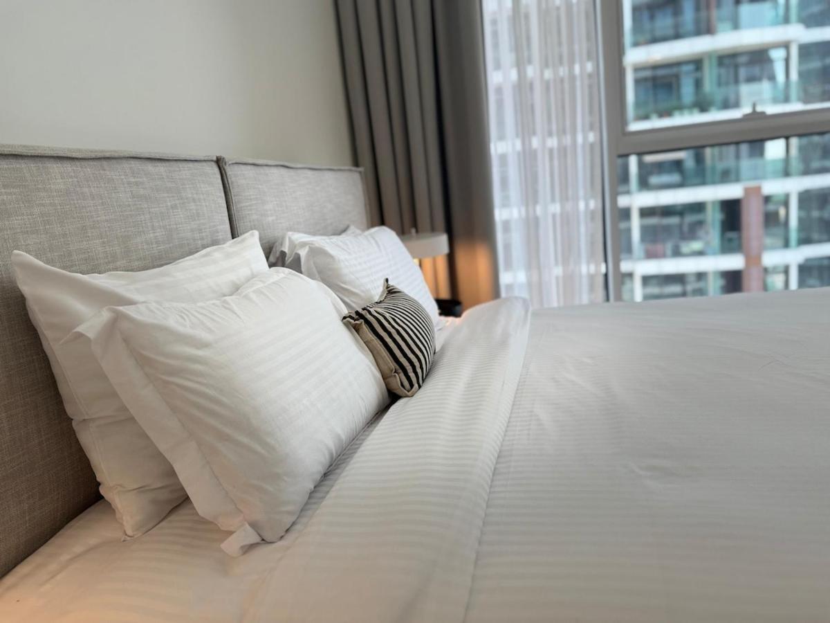 Apartamento Ashri Luxe Apt, With Frame Only 5 Mins Downtown Near Metro Dubái