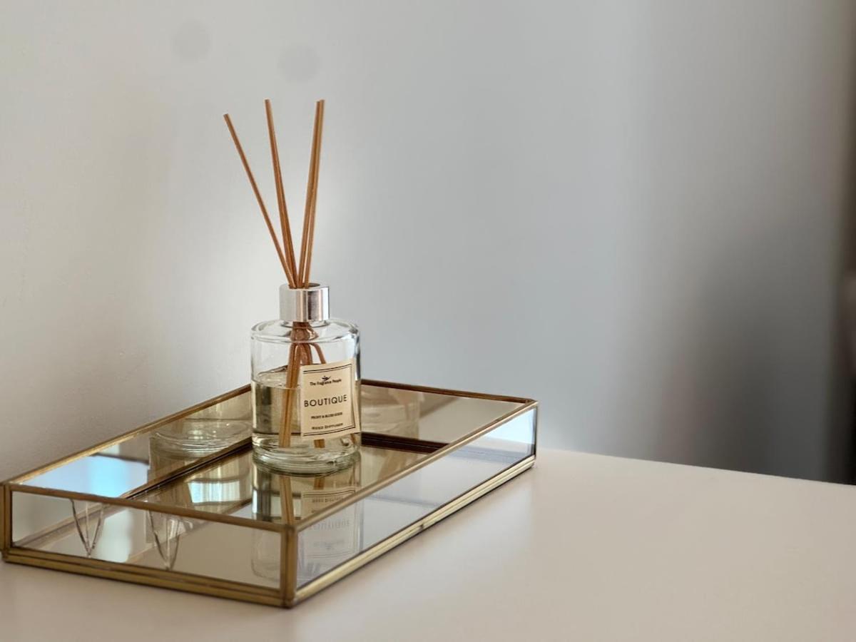 Ashri Luxe Apt, With Frame Only 5 Mins Downtown Near Metro * Dubái