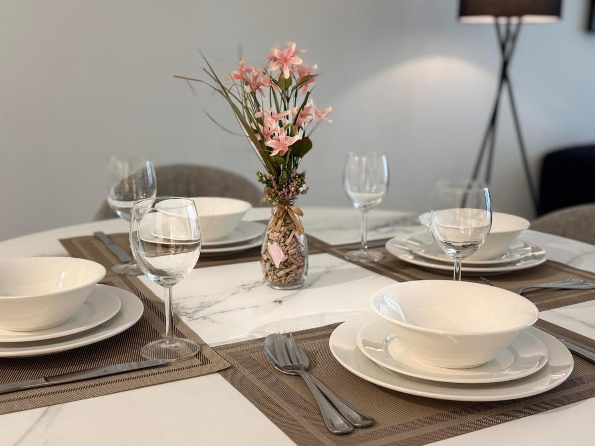 Ashri Luxe Apt, With Frame Only 5 Mins Downtown Near Metro Apartamento Dubái