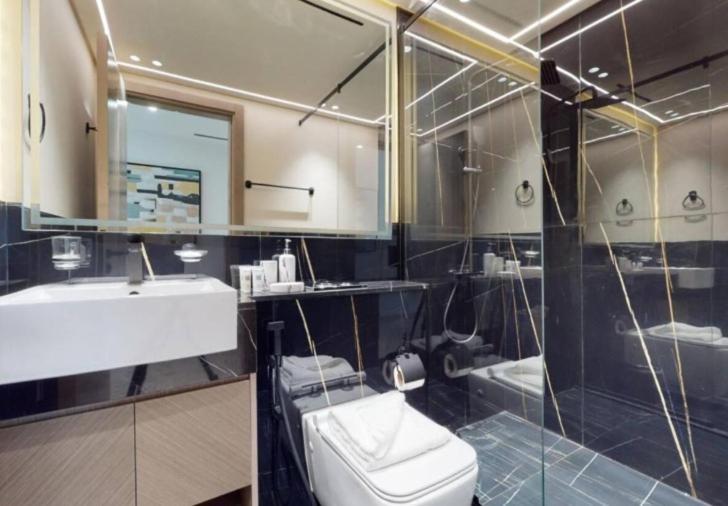 Lavish At 3br - Binghatti Creek - Sleek & Sophisticated - Steps Away From Mall & Burj Khalifa Appartement