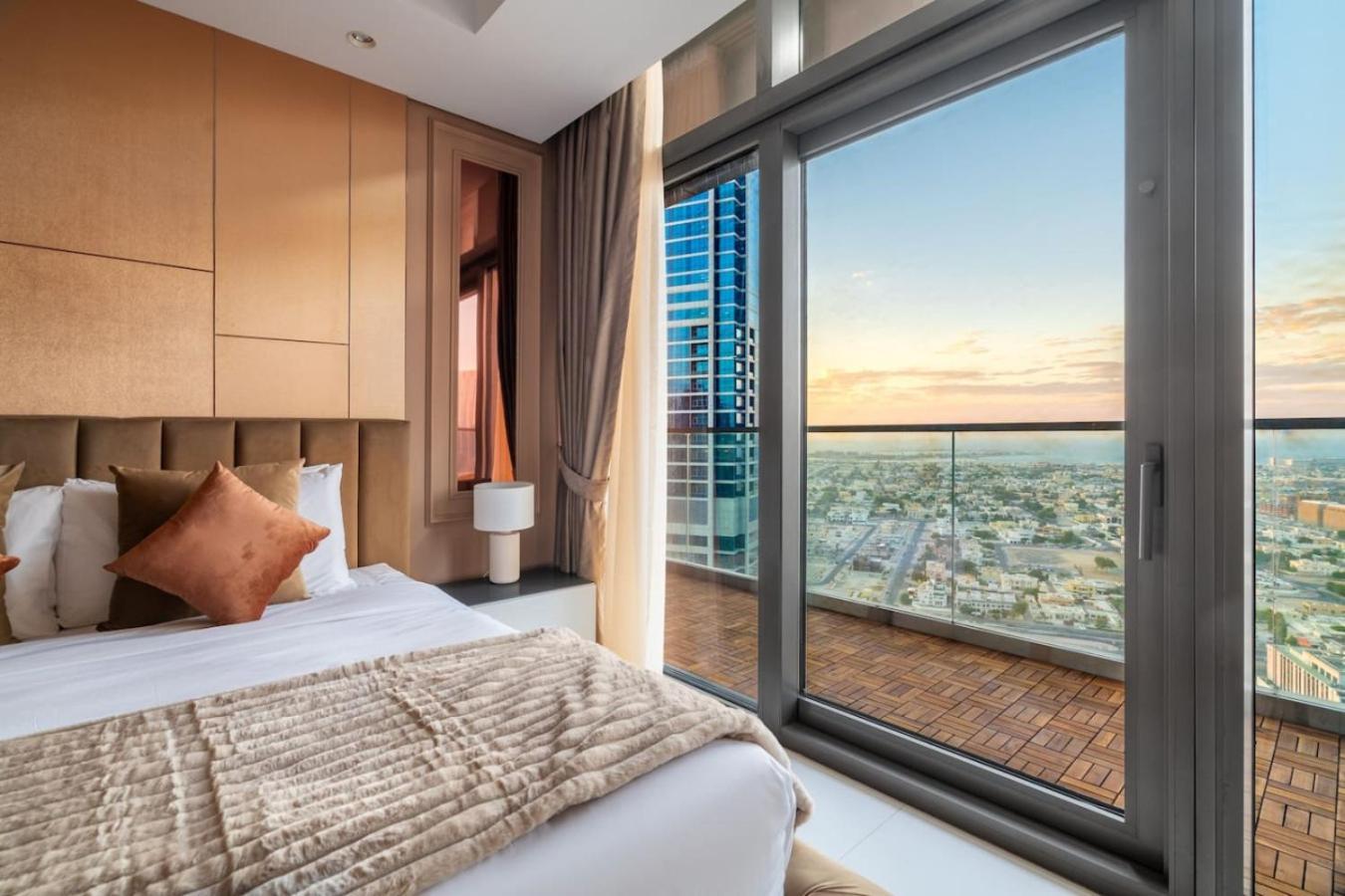 5 Star Rooftop Infinity Pool With Burj Khalifa Views Lägenhet Dubai