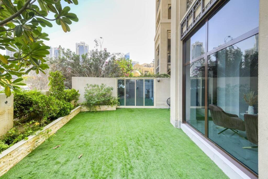 Downtown Beautiful 1bed With Outdoor Garden Dubaï