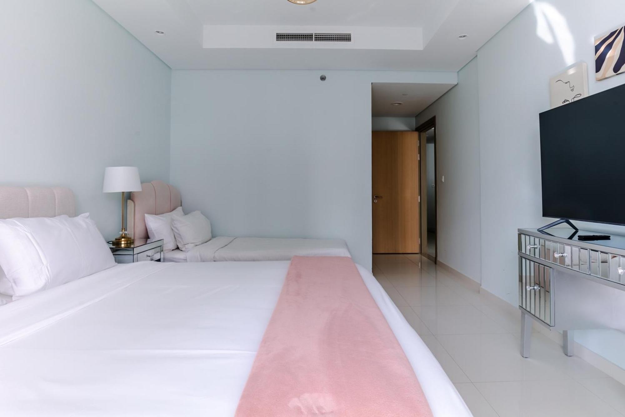 Unique 2br With Infinity Pool View On Burj Khalifa Lejlighed