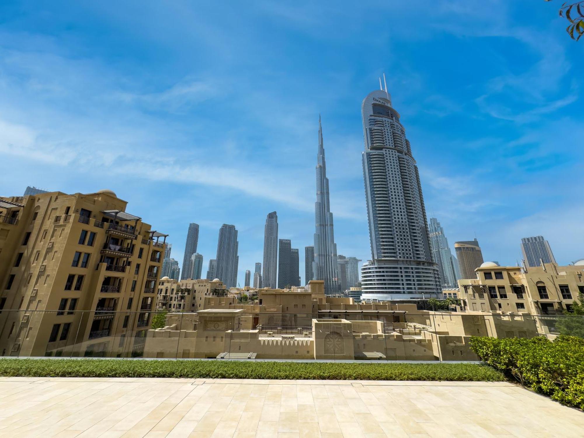 2bdr Led Side Burj Khalifa Views Opposite Mall Apartment
