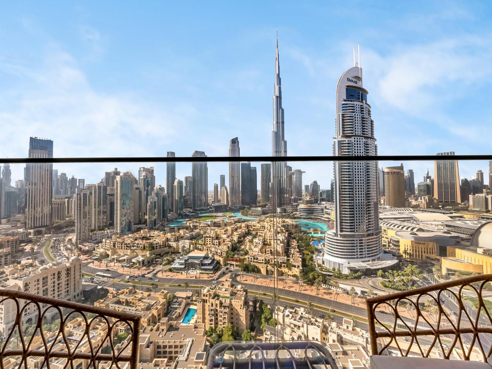 Apartment 2bdr Led Side Burj Khalifa Views Opposite Mall *
