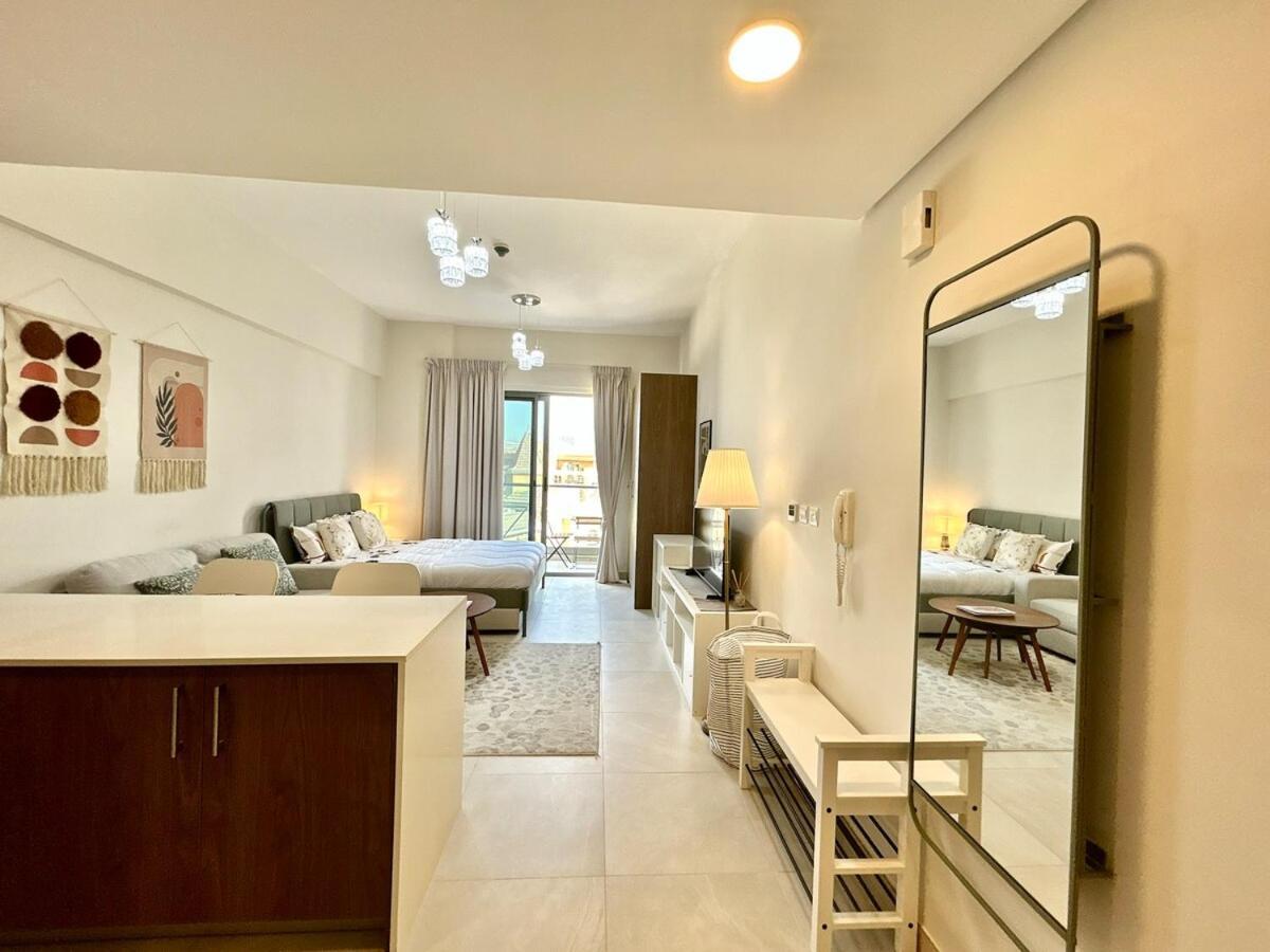 Homes2retreat - Elegant In Jvc, Apartamento