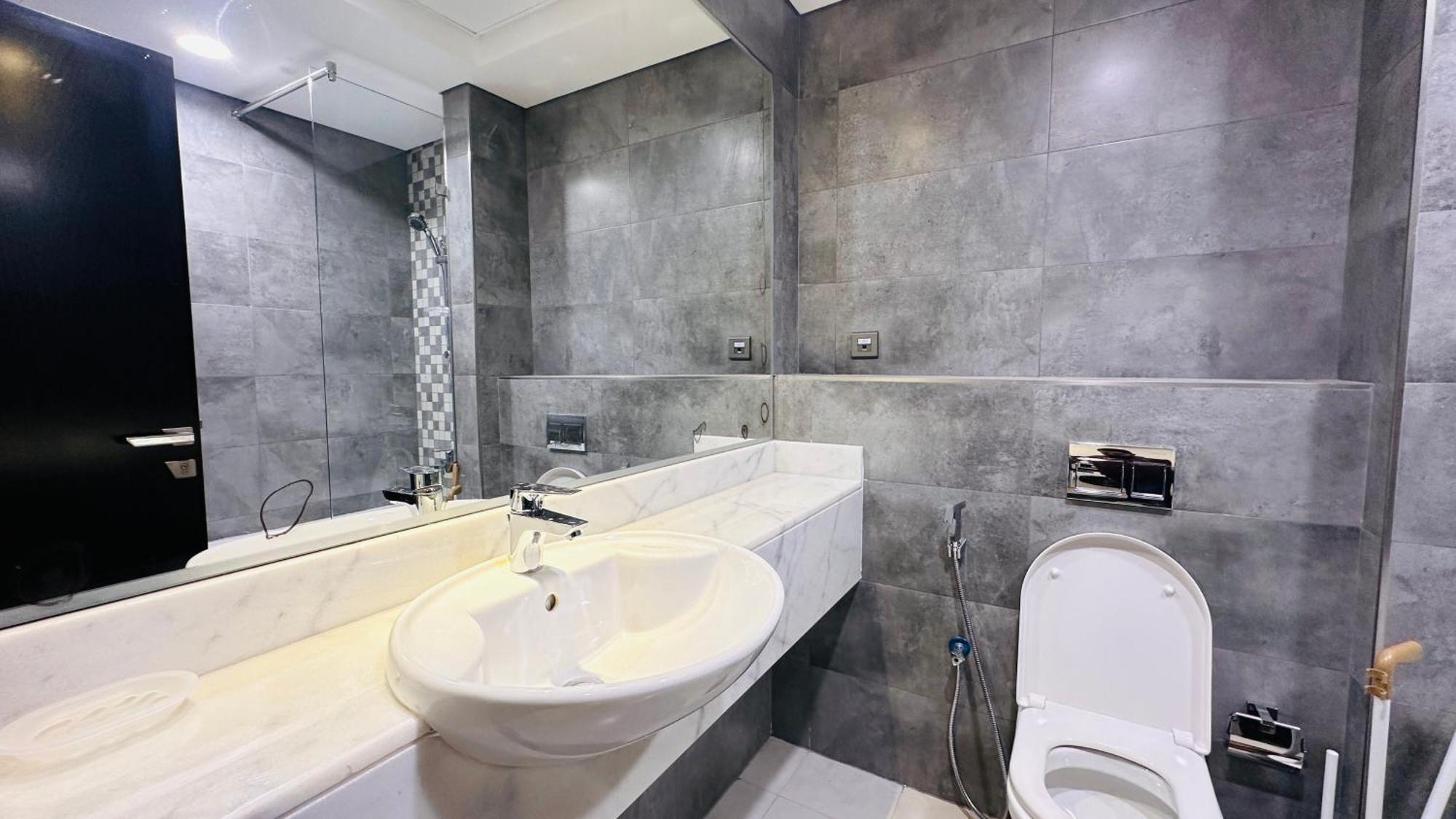Upscale At Oval Tower Near Downtown With Balcony And Parking By Belvilla Hotel Dubái