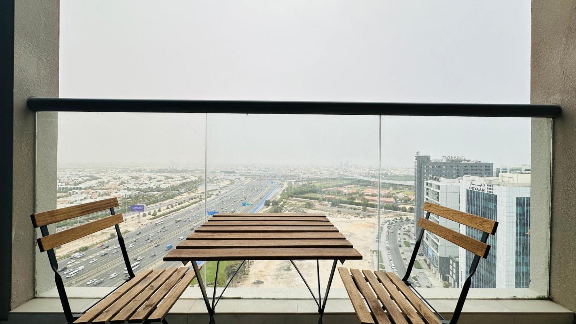 Upscale At Oval Tower Near Downtown With Balcony And Parking By Belvilla Dubái