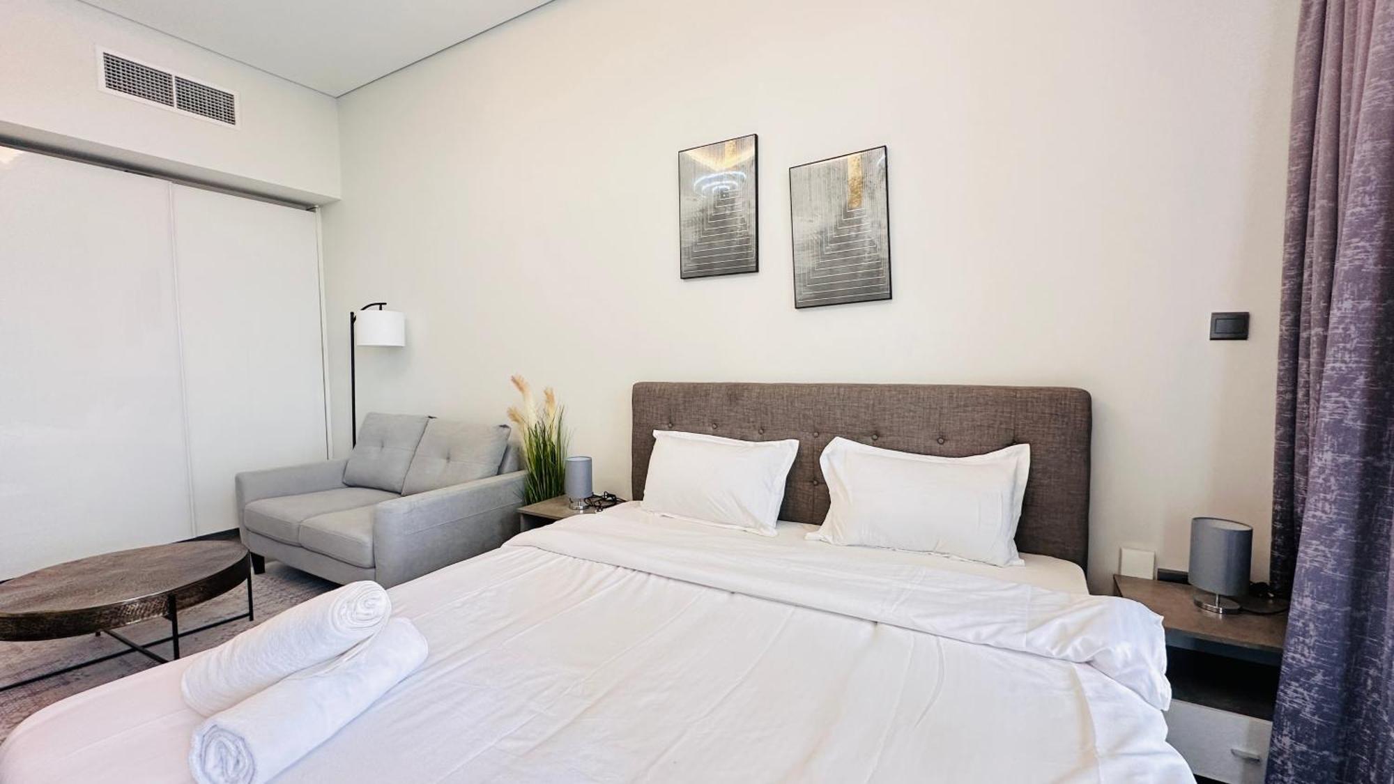 Upscale At Oval Tower Near Downtown With Balcony And Parking By Belvilla Hotel Dubái