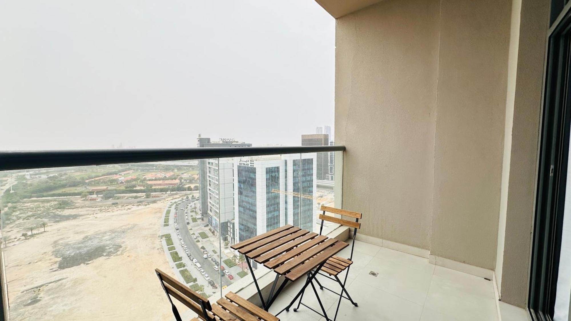 Hotel Upscale At Oval Tower Near Downtown With Balcony And Parking By Belvilla Dubái