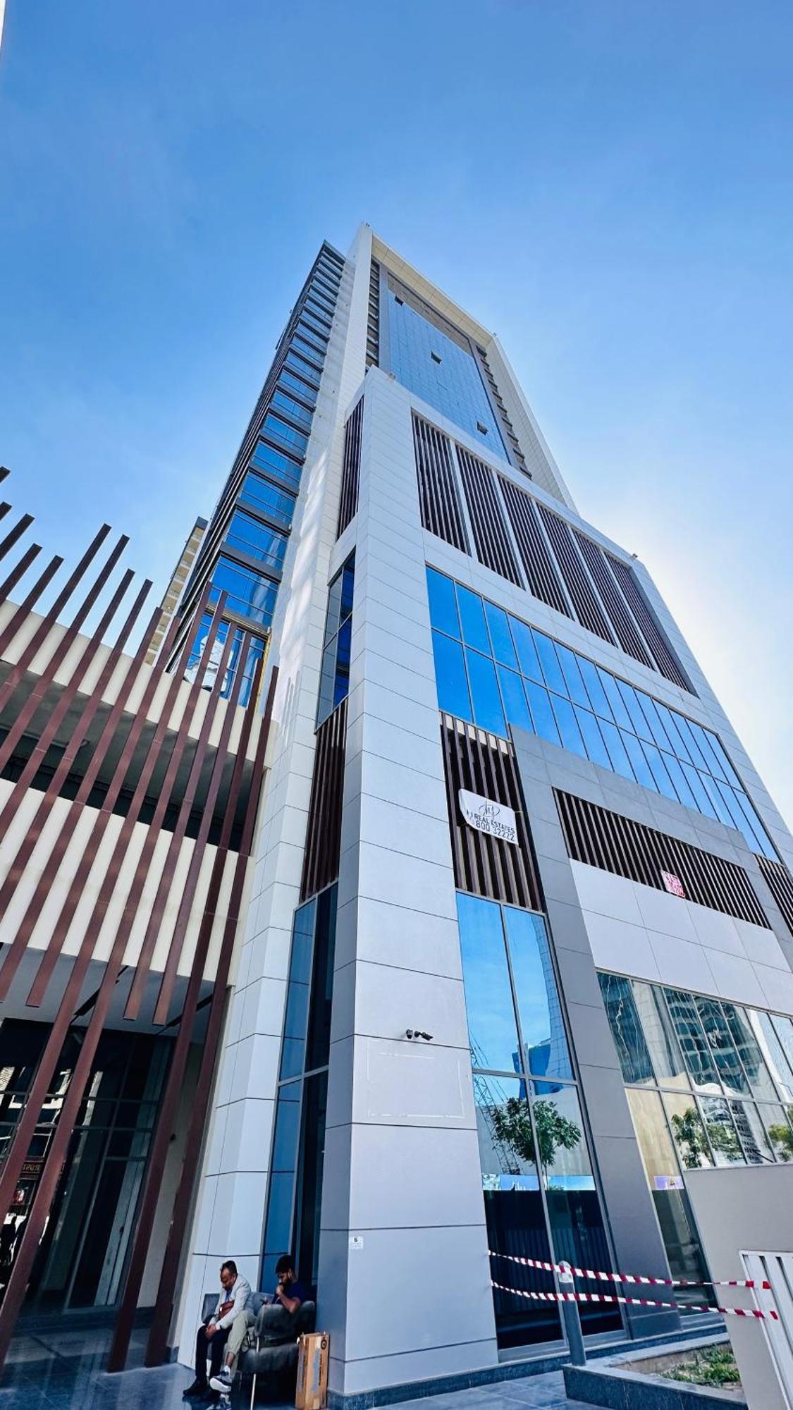 Upscale At Oval Tower Near Downtown With Balcony And Parking By Belvilla Dubái