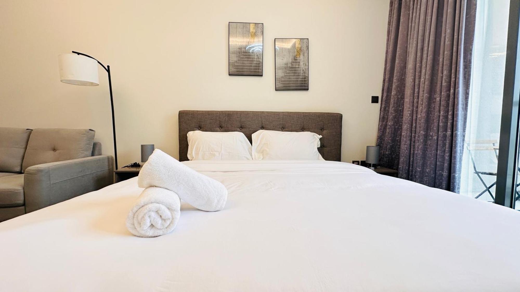 Upscale At Oval Tower Near Downtown With Balcony And Parking By Belvilla Hotel Dubái