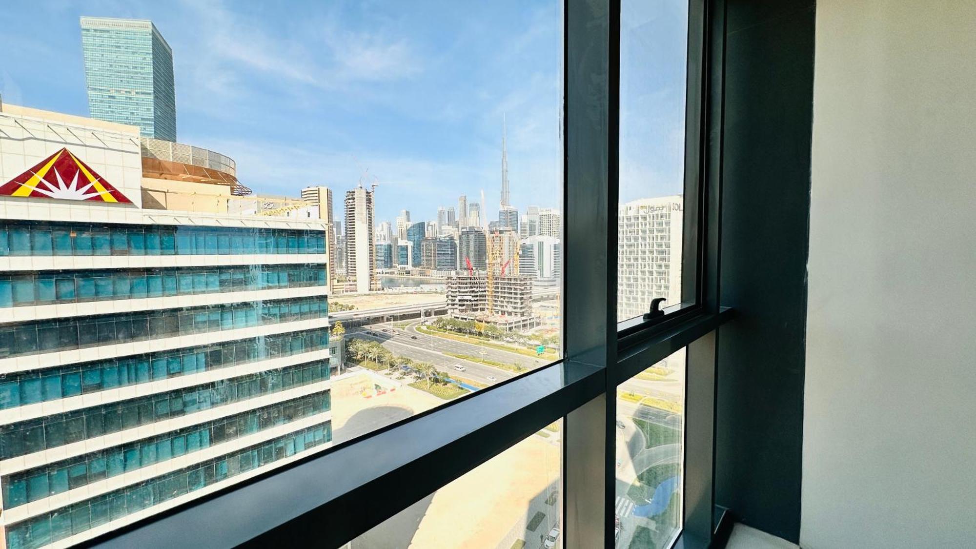 Upscale At Oval Tower Near Downtown With Balcony And Parking By Belvilla Hotel Dubái