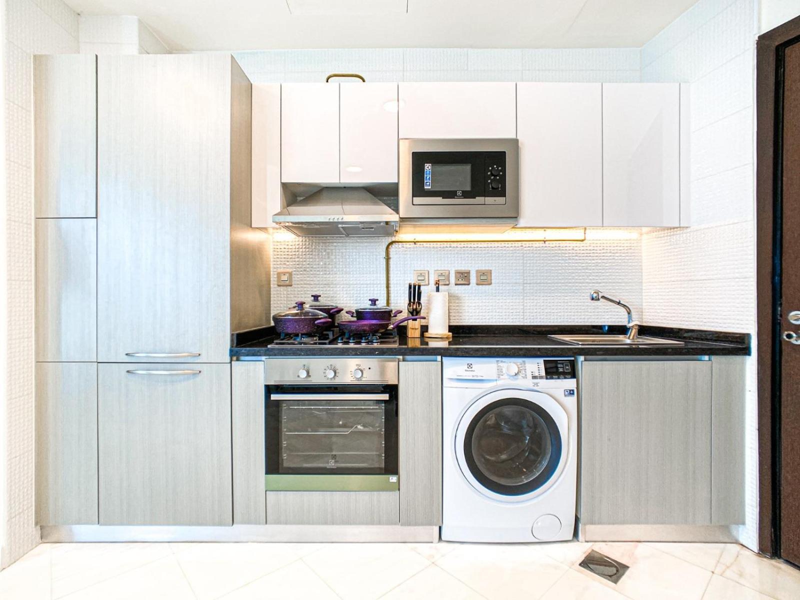 Chic Urban Escape 1br In Bayz By Danube-18 * Dubaï