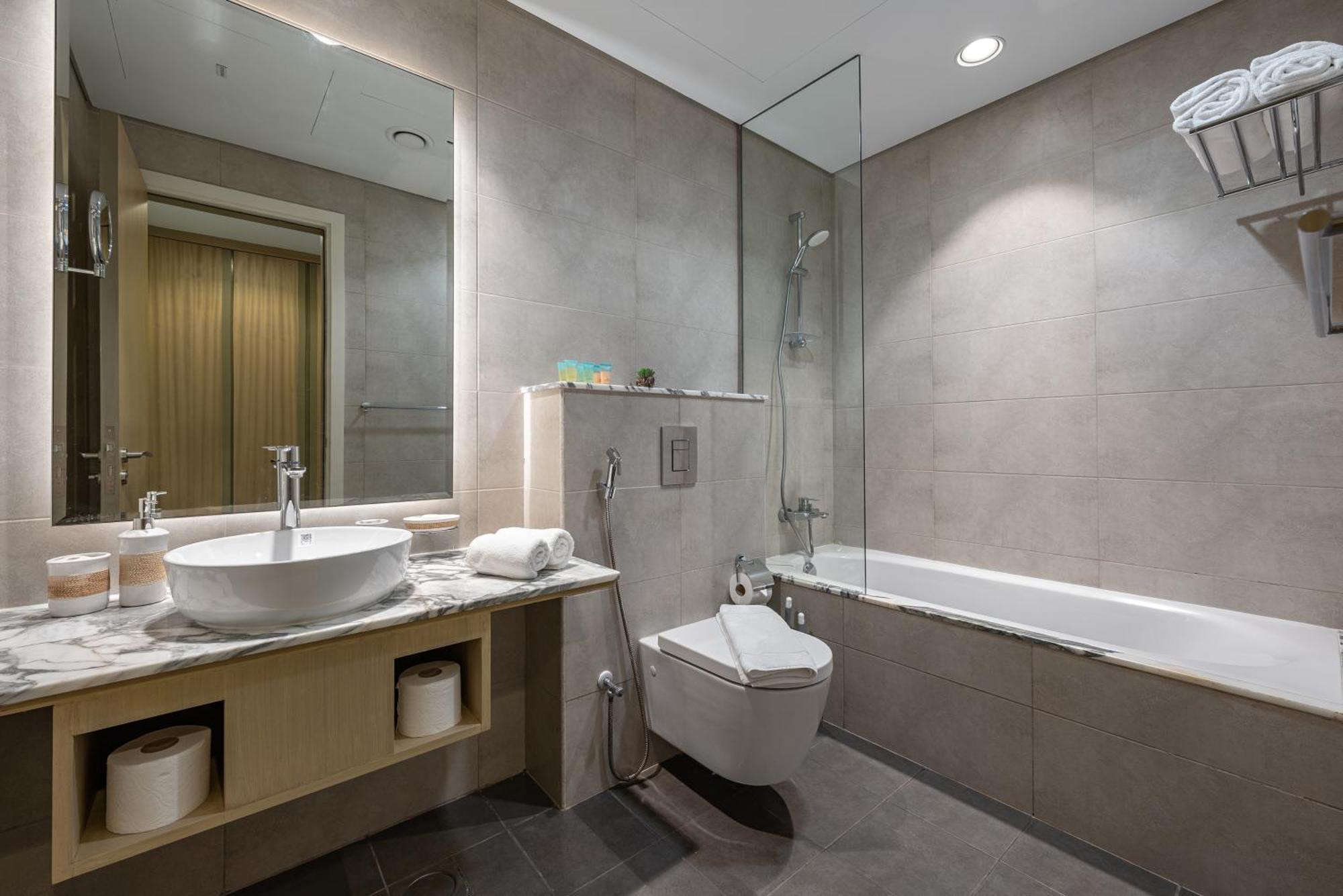 3 Bedroom - Pool Access - 7 Mins To Mall - Sun Set View Dubaï