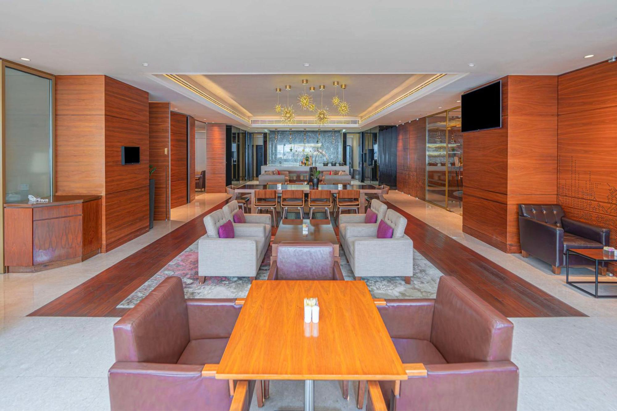 Hyatt Regency - Corniche Hotel 5*