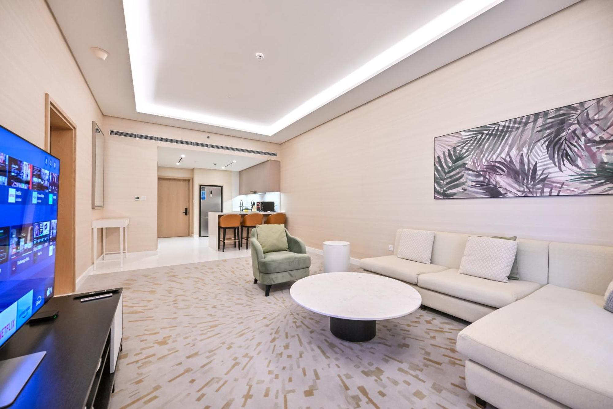 Apartamento Stylish 1-br Retreat With Sweeping Views In Palm Tower