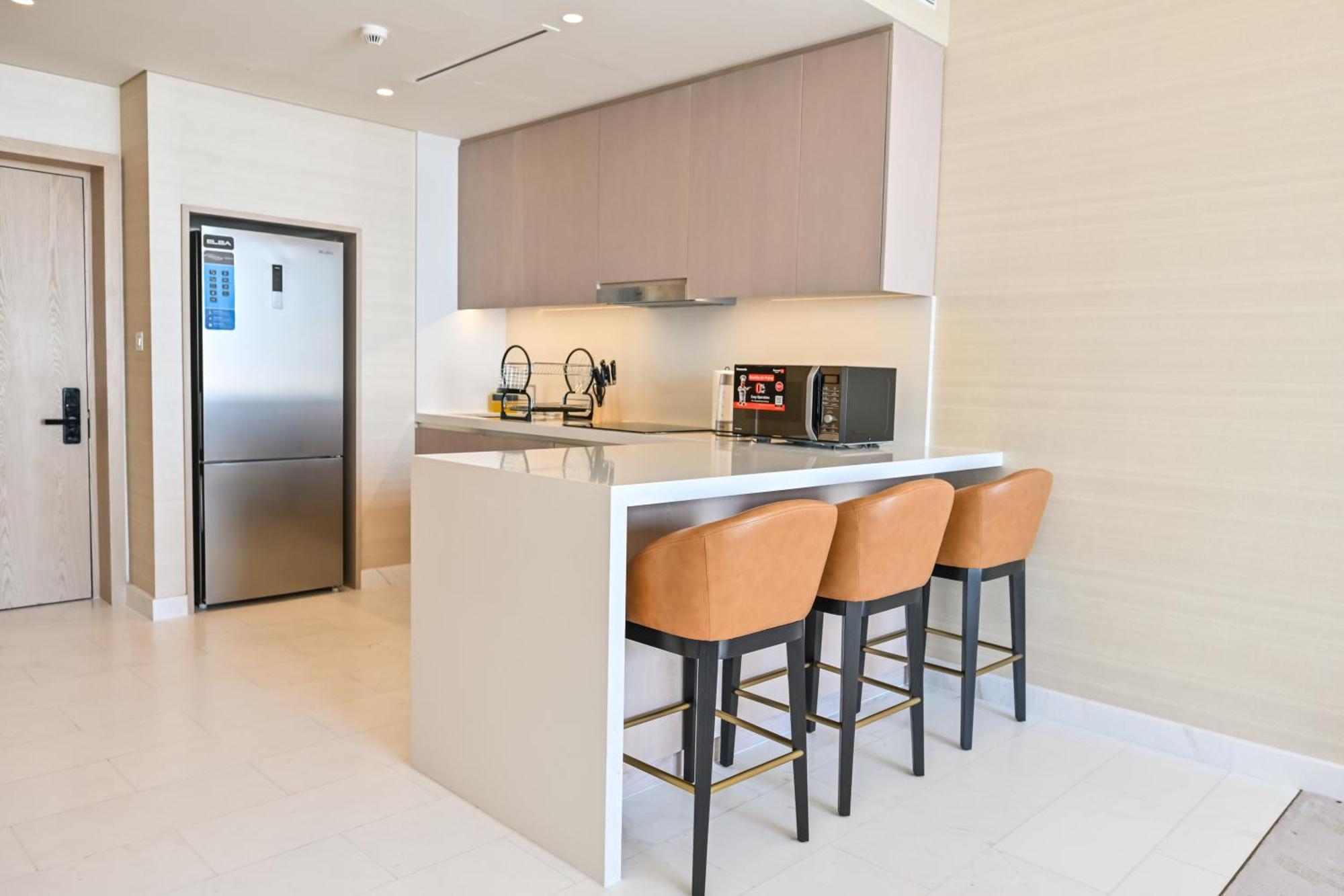 Apartamento Stylish 1-br Retreat With Sweeping Views In Palm Tower *