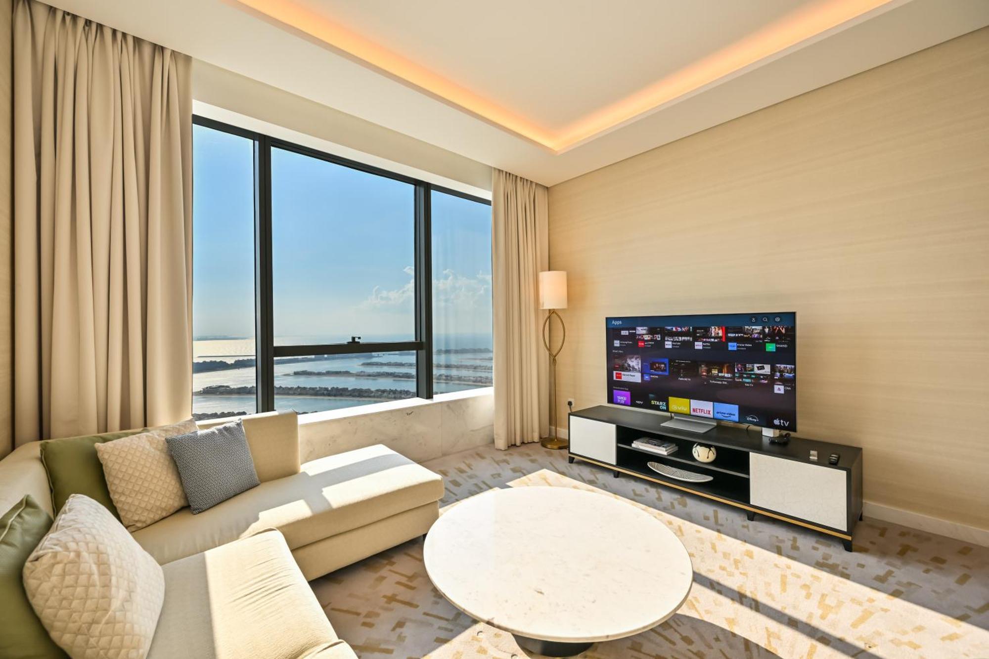 Stylish 1-br Retreat With Sweeping Views In Palm Tower * Dubai