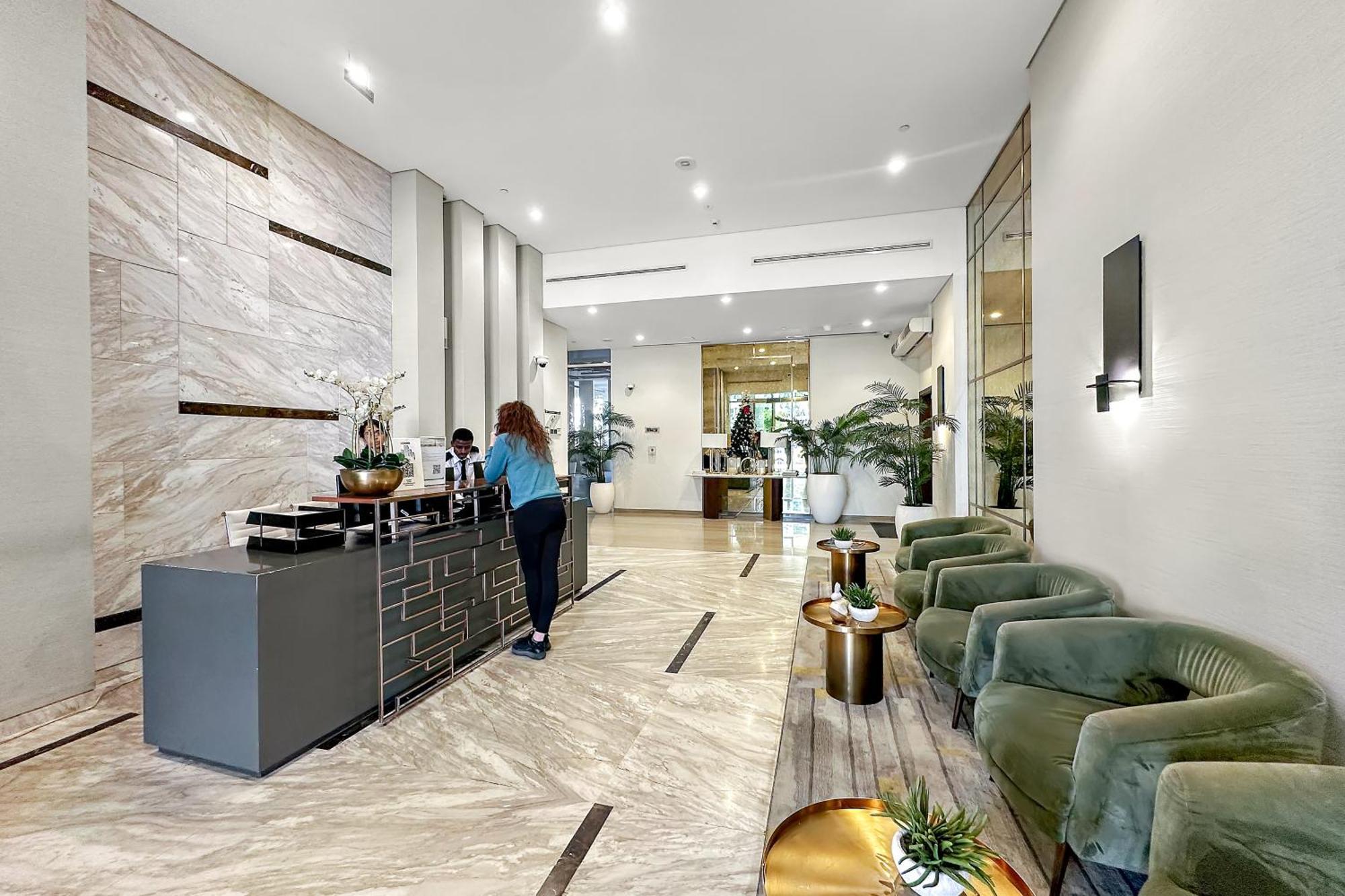 Beautiful Canal View 1-bedroom In The Heart Of Business Bay Apartamento Dubái