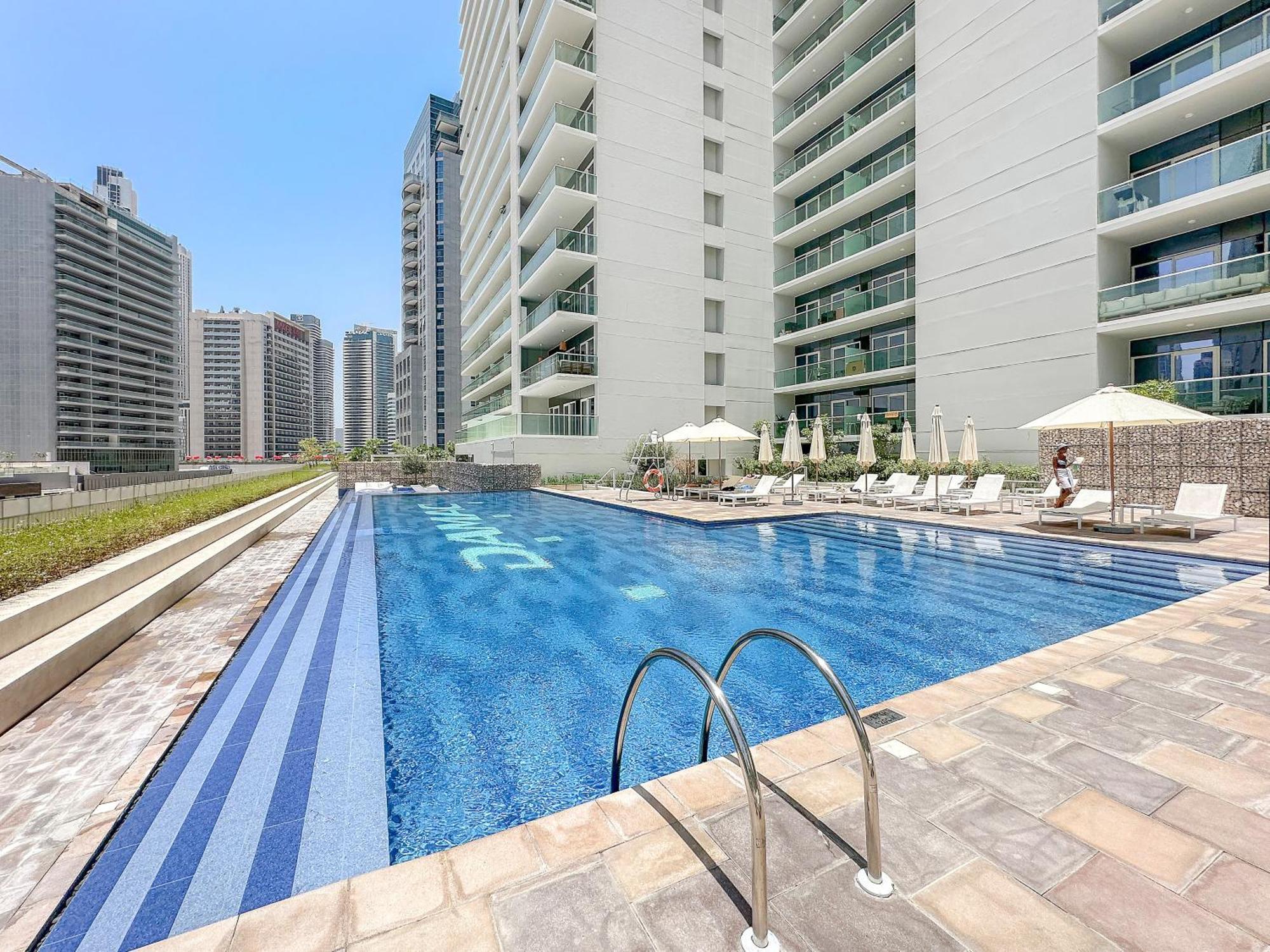 Beautiful Canal View 1-bedroom In The Heart Of Business Bay * Dubái