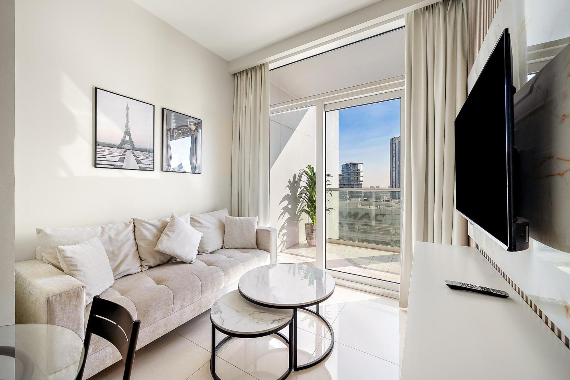 Beautiful Canal View 1-bedroom In The Heart Of Business Bay Apartamento Dubái