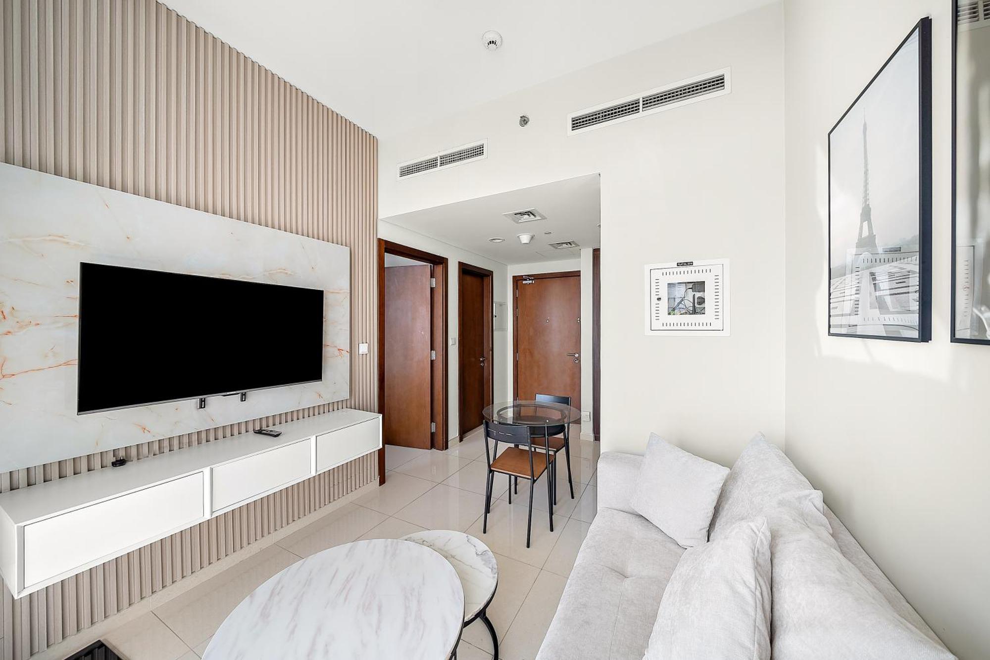 Beautiful Canal View 1-bedroom In The Heart Of Business Bay * Dubái