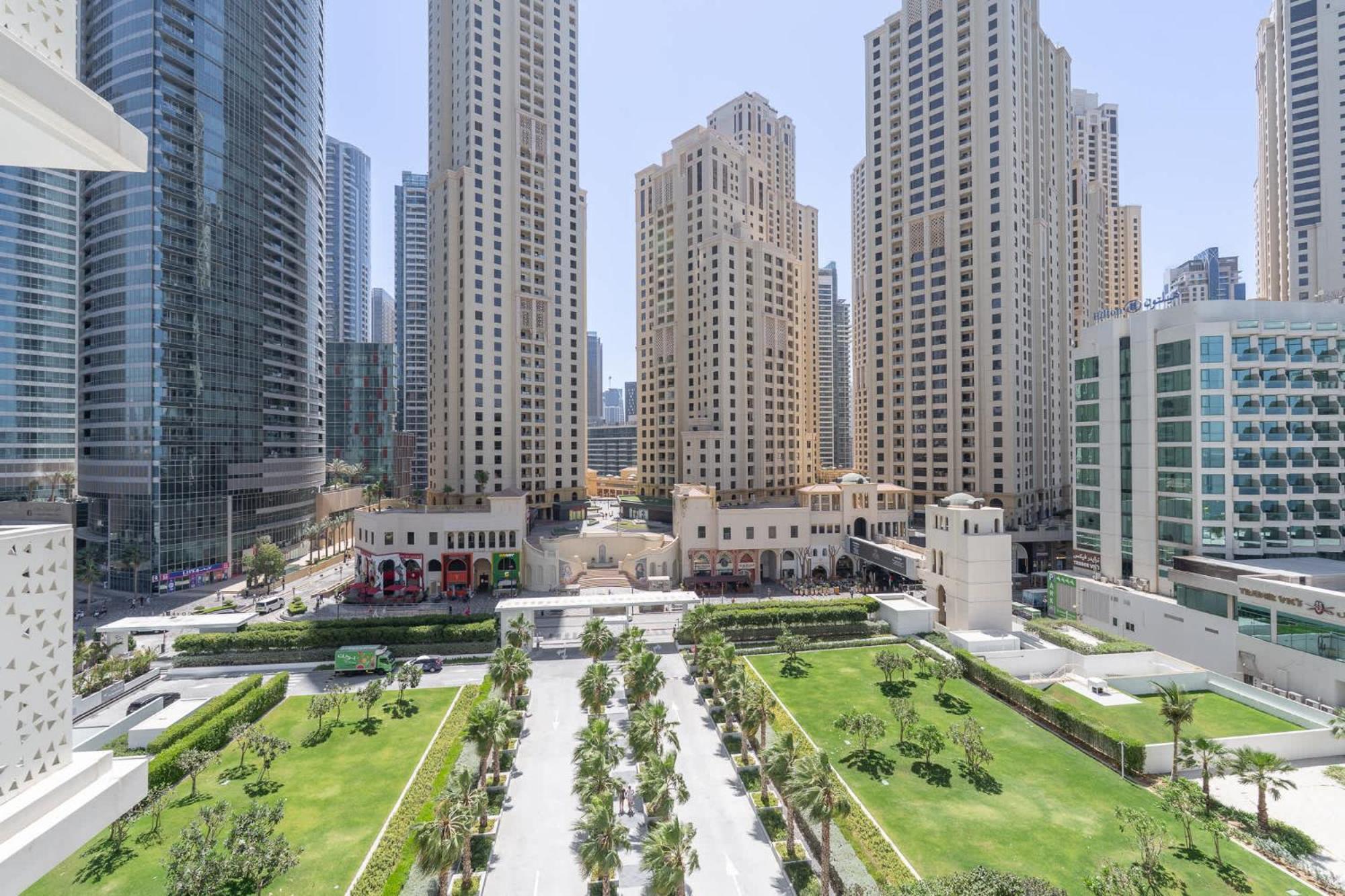 Lejlighed Situated On The Famous Jbr With Direct Access *