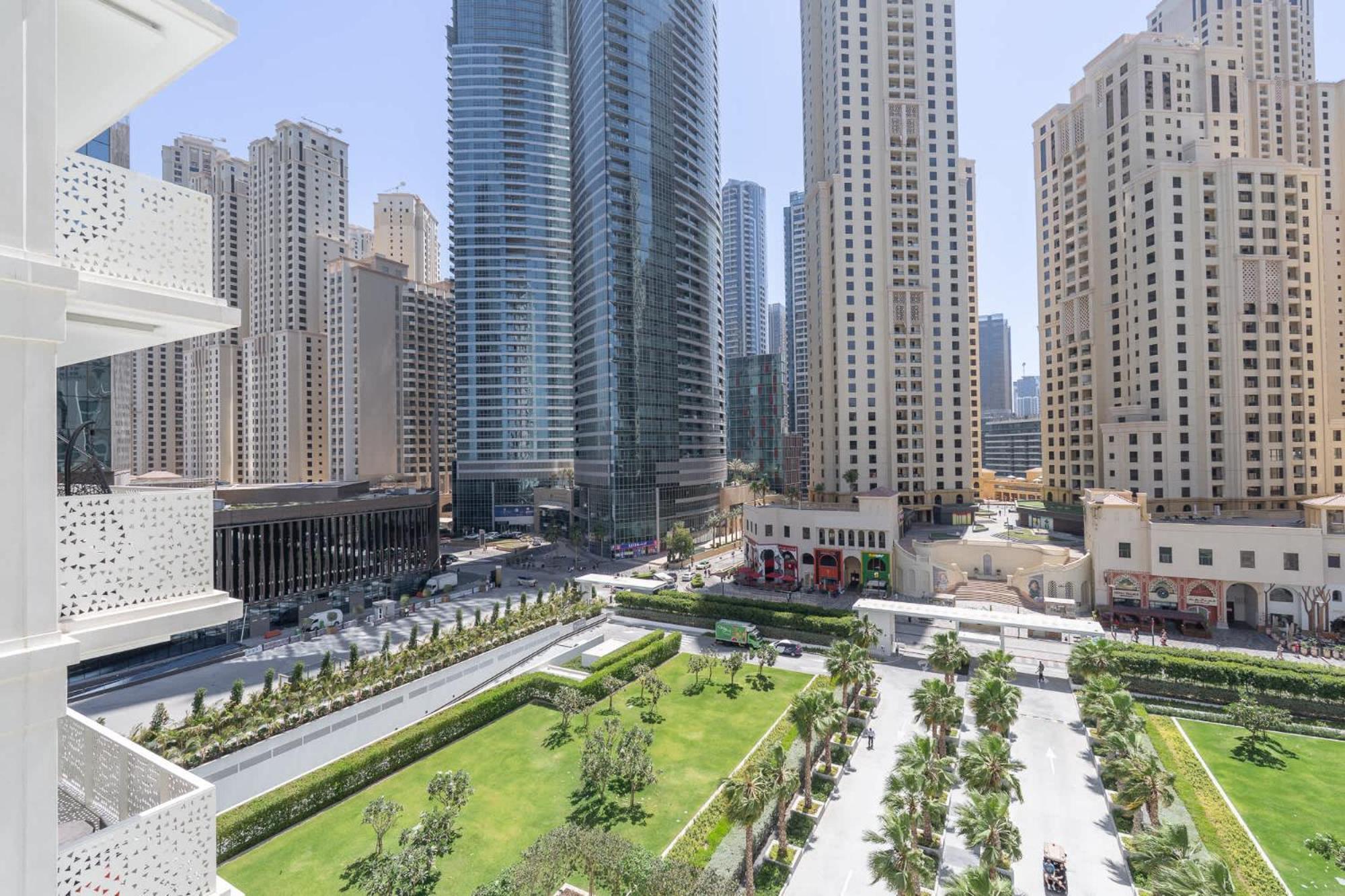 Situated On The Famous Jbr With Direct Access Lejlighed