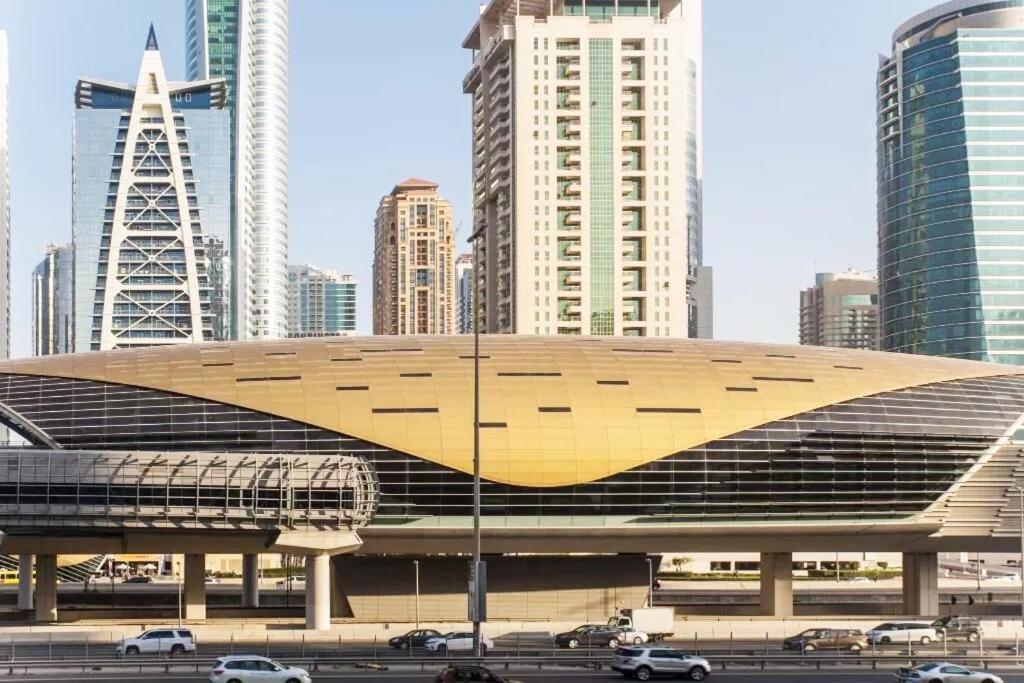 Views Stunning L 1 Min Walk To Metro Dubaï