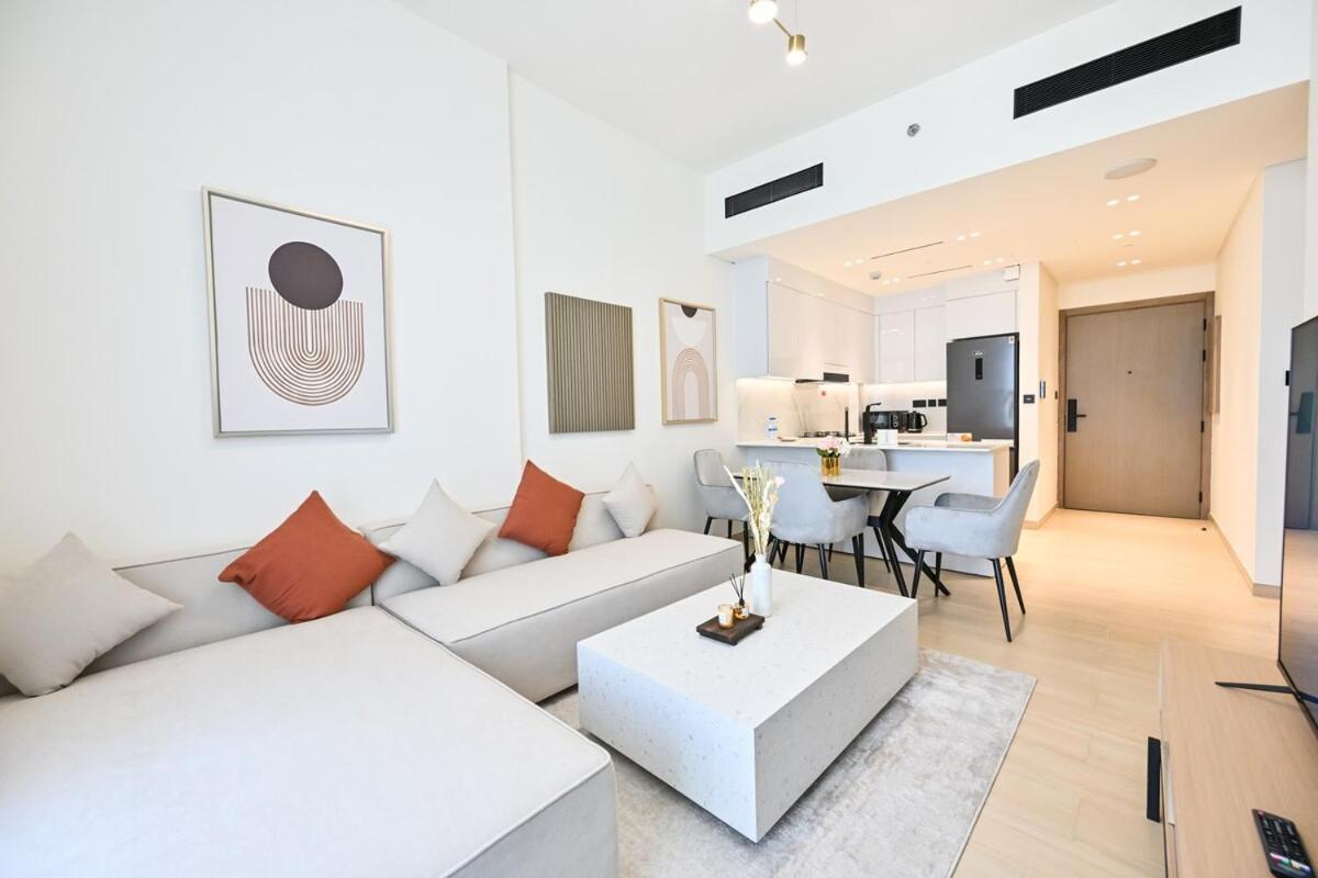 Stunning 1 Bdr Luxury At Jvc Apartemen *