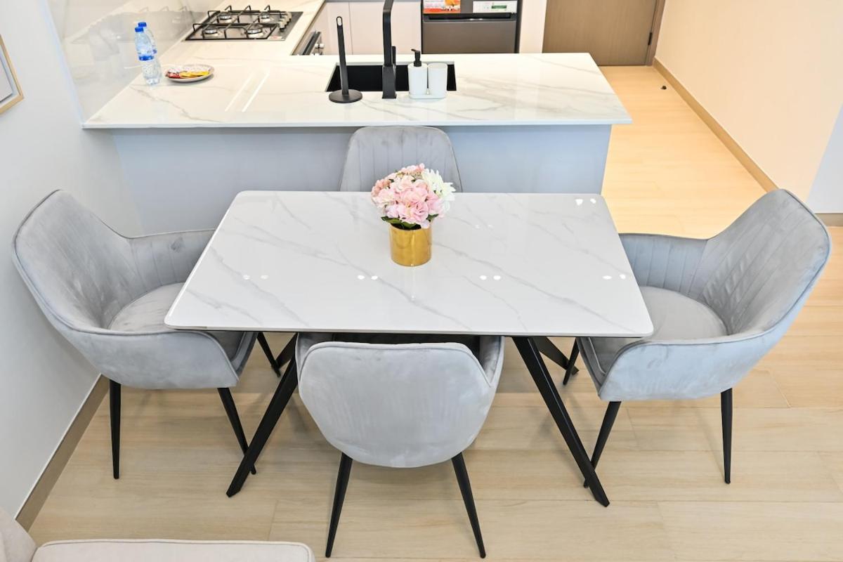 Stunning 1 Bdr Luxury At Jvc Apartemen