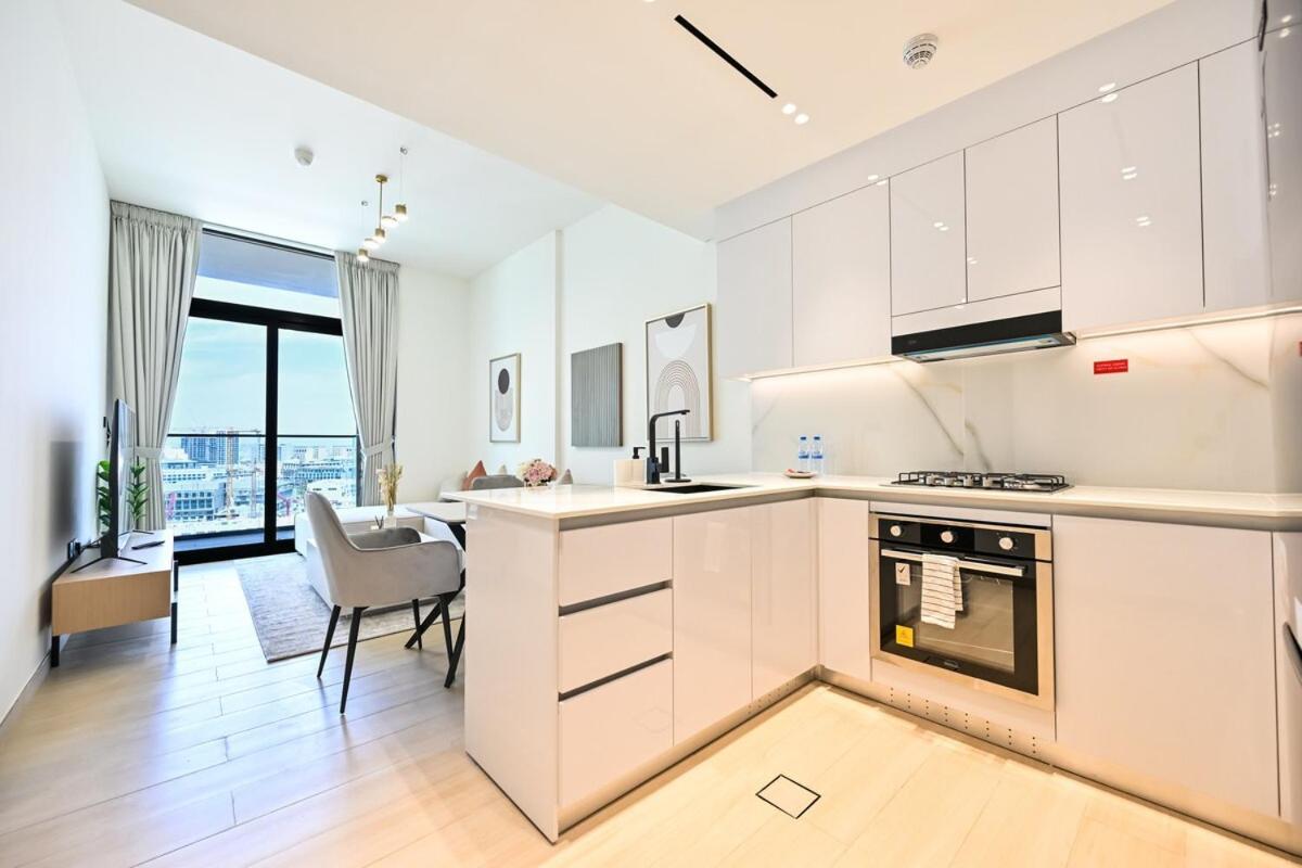 Stunning 1 Bdr Luxury At Jvc Apartemen