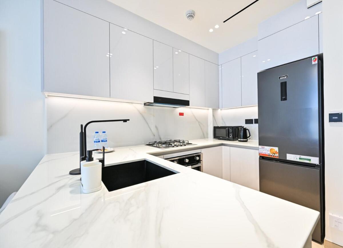 Stunning 1 Bdr Luxury At Jvc Apartemen *