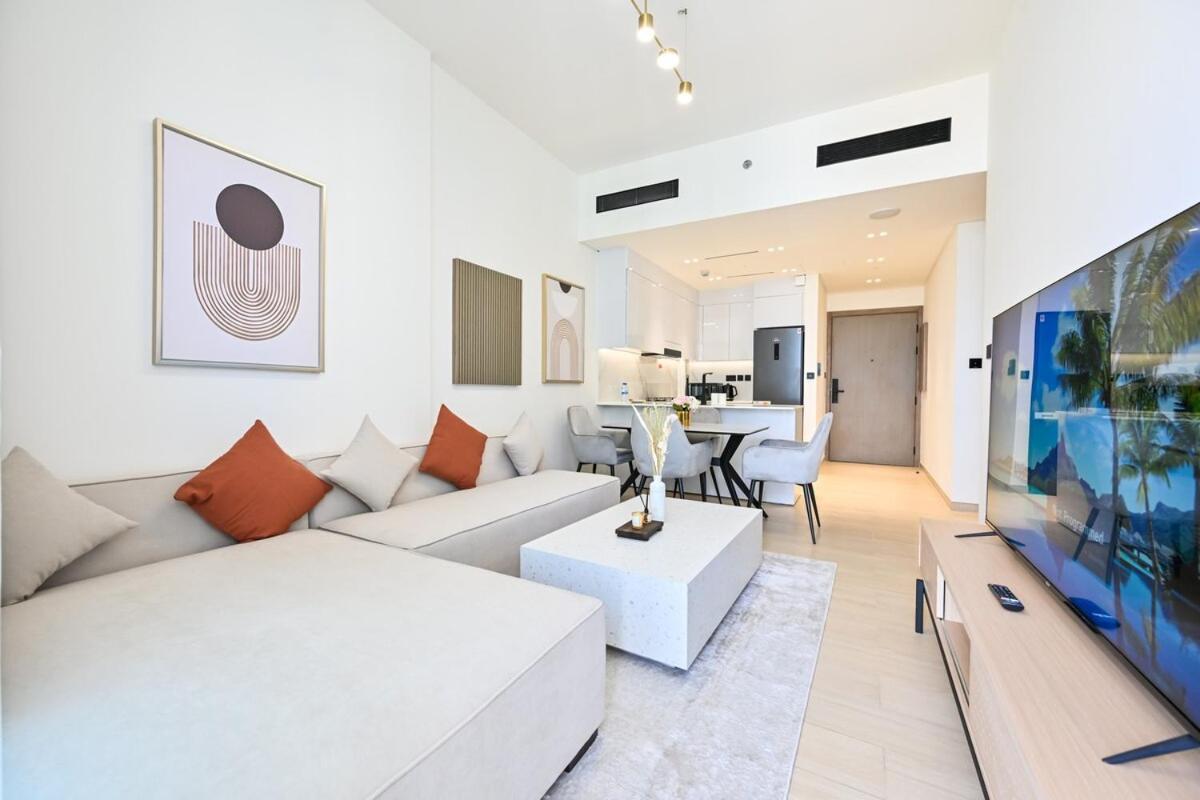 Stunning 1 Bdr Luxury At Jvc Apartemen