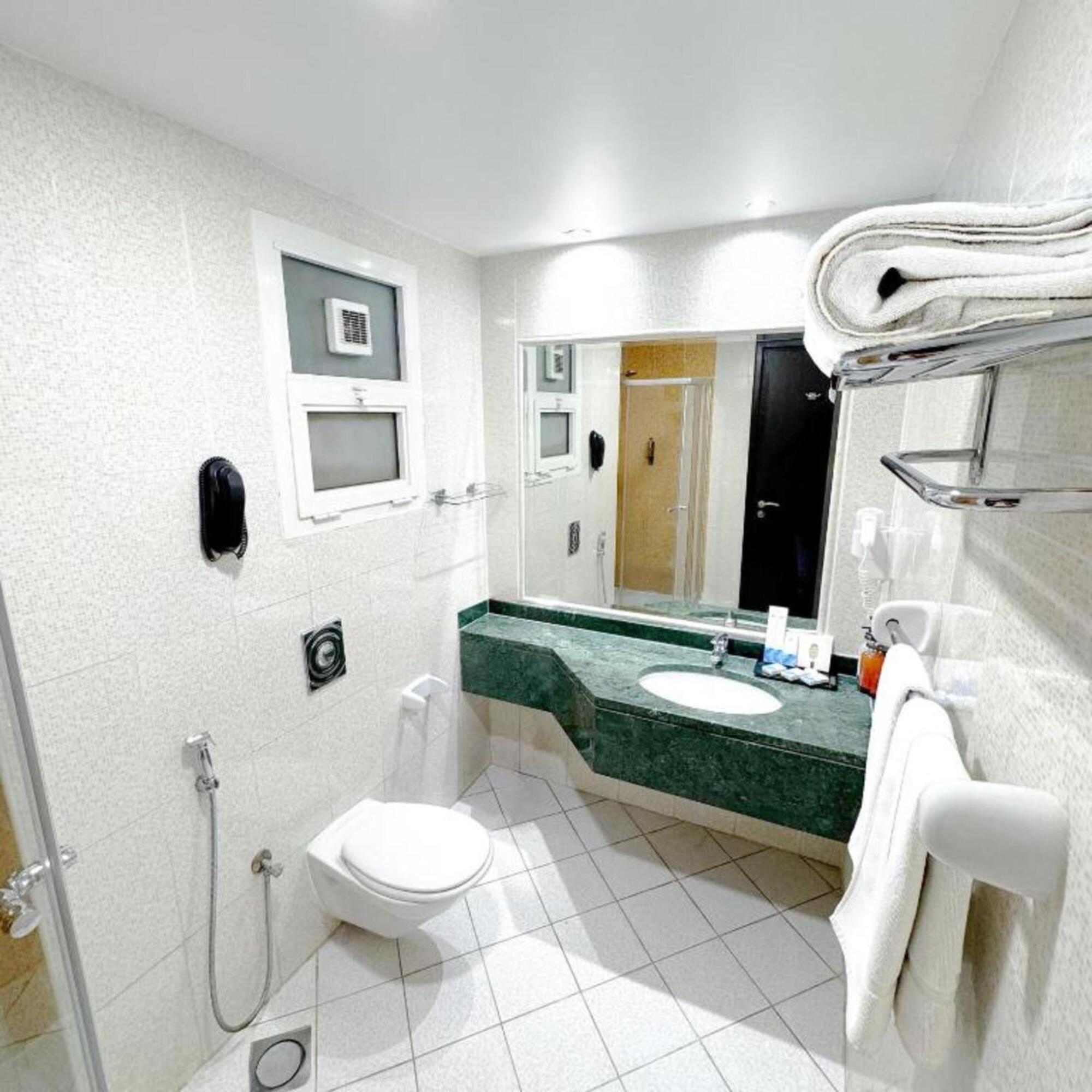 Emirates Grand Aparthotel Hotel