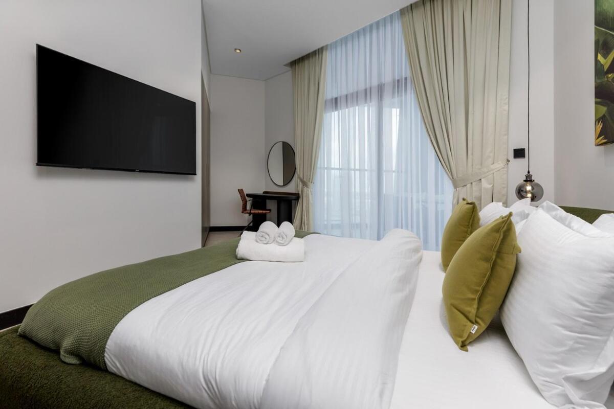 Waves - Elegant Waterfront Living In Dubai's Business Bay Dubaï